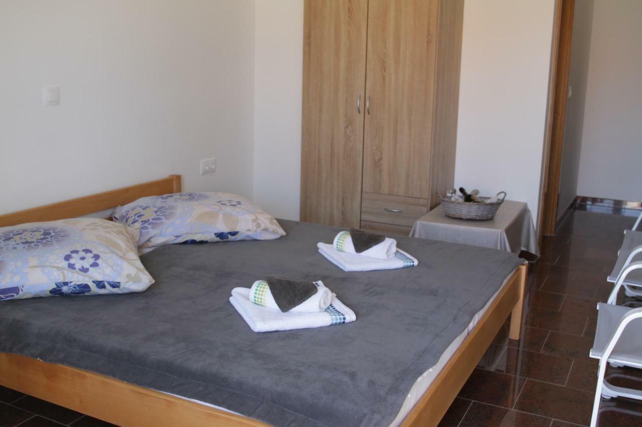 Apartmani Subasic Pag Town Exterior foto