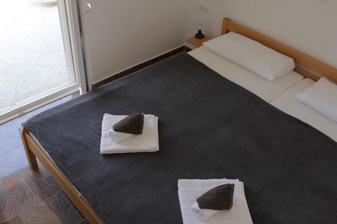 Apartmani Subasic Pag Town Exterior foto